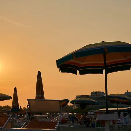 Flat For 5 In A With 12 Pools Apartamento Bibione